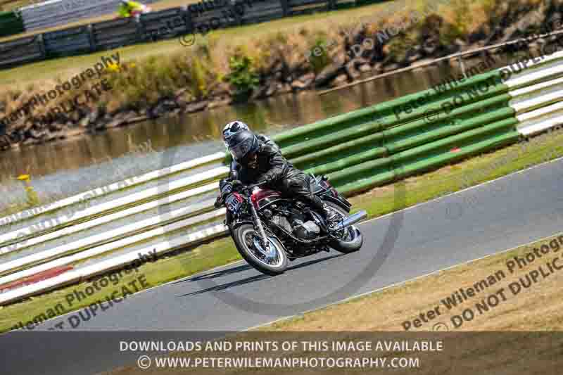 Vintage motorcycle club;eventdigitalimages;mallory park;mallory park trackday photographs;no limits trackdays;peter wileman photography;trackday digital images;trackday photos;vmcc festival 1000 bikes photographs